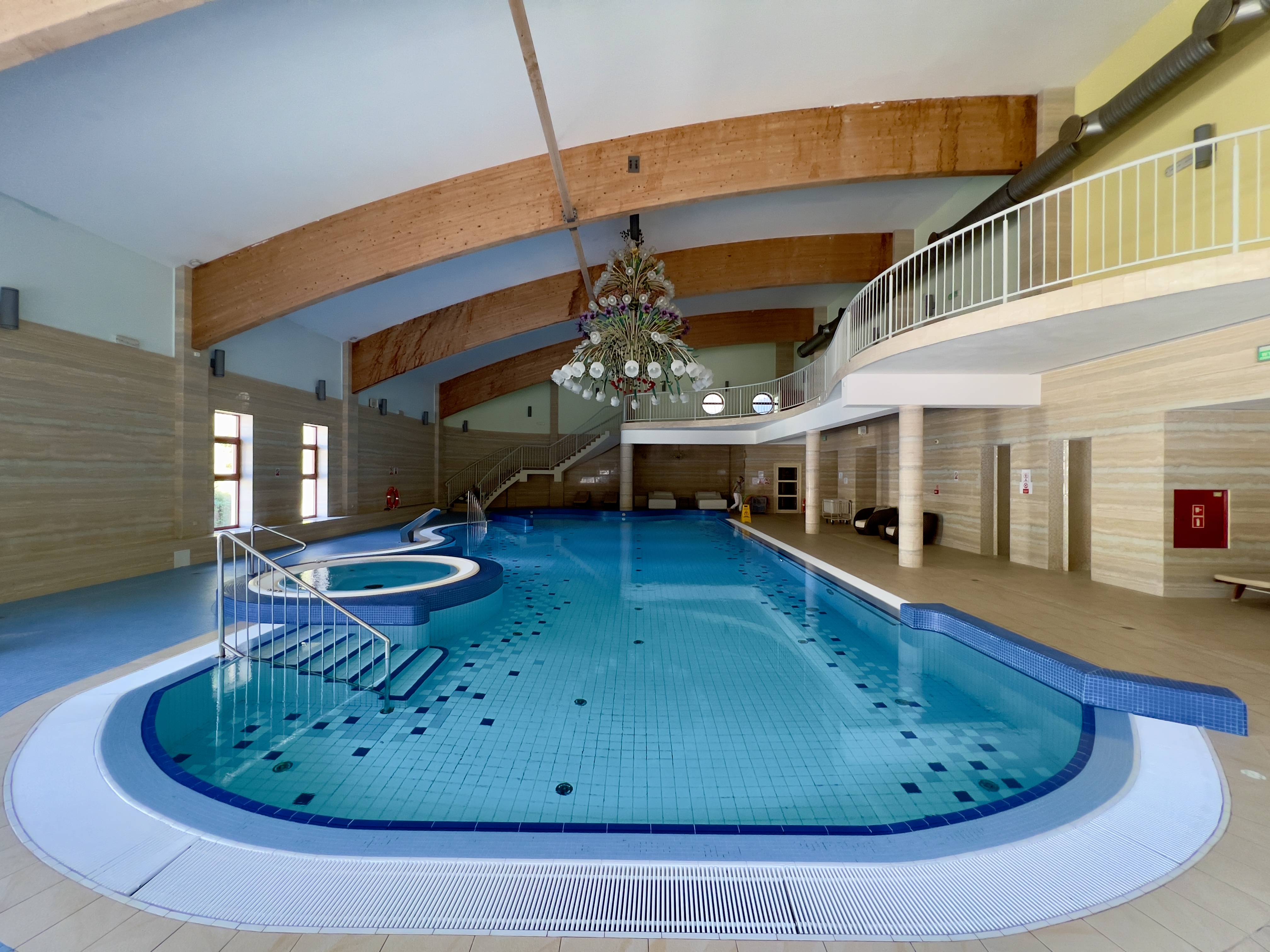 Thermal indoor pool with arches